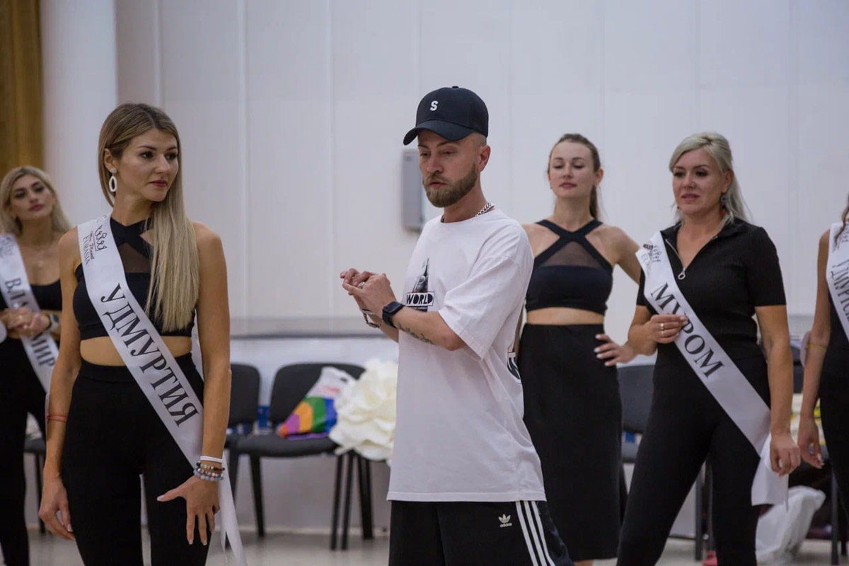 Берегите глаза, сейчас будет слепить! Слепить красотой наших участниц международного конкурса Mrs. Planet Eurasia — 2023. В этом году 33-й регион в Крыму представляли Яна Бирюкова и Светлана Лапшина. Две мамы из Владимира и Мурома взяли главные короны в двух номинациях, а еще завоевали дополнительные титулы.