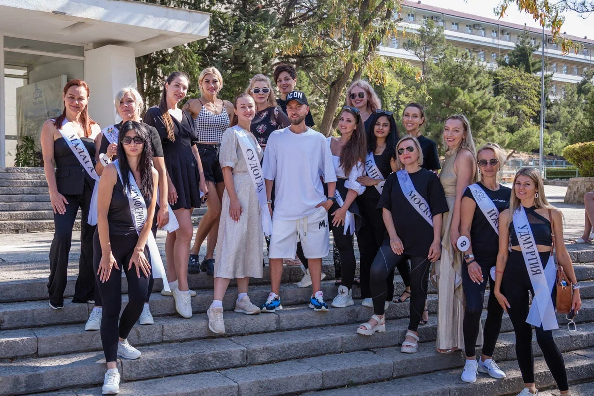 Берегите глаза, сейчас будет слепить! Слепить красотой наших участниц международного конкурса Mrs. Planet Eurasia — 2023. В этом году 33-й регион в Крыму представляли Яна Бирюкова и Светлана Лапшина. Две мамы из Владимира и Мурома взяли главные короны в двух номинациях, а еще завоевали дополнительные титулы.