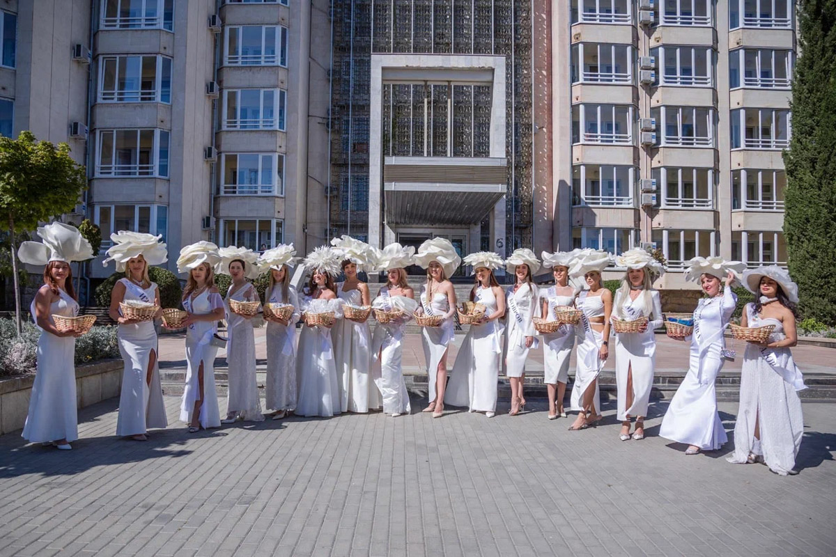 Берегите глаза, сейчас будет слепить! Слепить красотой наших участниц международного конкурса Mrs. Planet Eurasia — 2023. В этом году 33-й регион в Крыму представляли Яна Бирюкова и Светлана Лапшина. Две мамы из Владимира и Мурома взяли главные короны в двух номинациях, а еще завоевали дополнительные титулы.