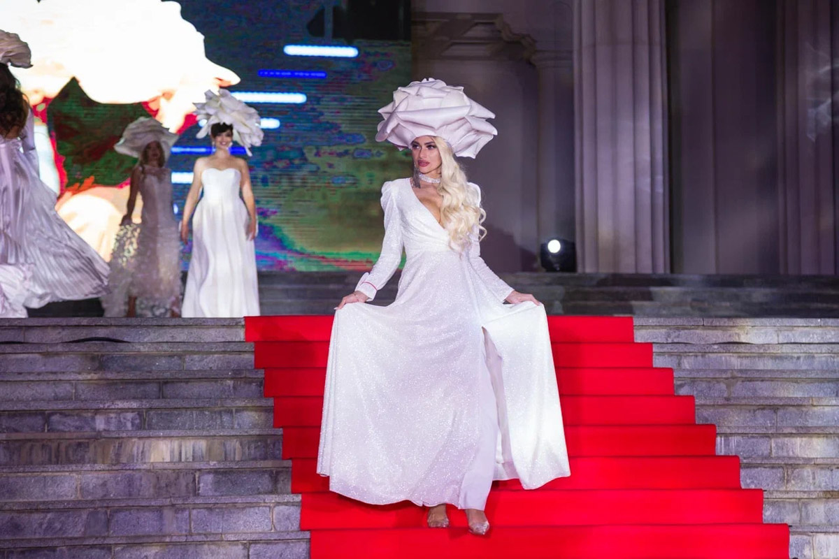 Берегите глаза, сейчас будет слепить! Слепить красотой наших участниц международного конкурса Mrs. Planet Eurasia — 2023. В этом году 33-й регион в Крыму представляли Яна Бирюкова и Светлана Лапшина. Две мамы из Владимира и Мурома взяли главные короны в двух номинациях, а еще завоевали дополнительные титулы.