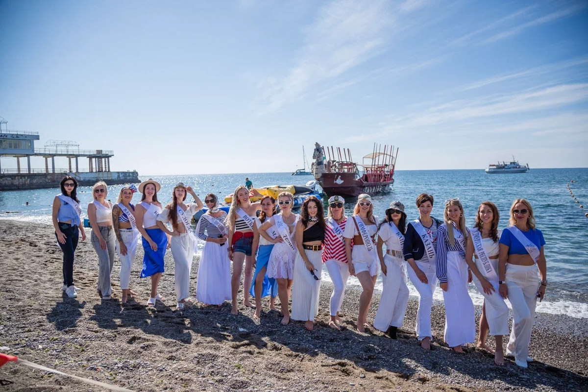 Берегите глаза, сейчас будет слепить! Слепить красотой наших участниц международного конкурса Mrs. Planet Eurasia — 2023. В этом году 33-й регион в Крыму представляли Яна Бирюкова и Светлана Лапшина. Две мамы из Владимира и Мурома взяли главные короны в двух номинациях, а еще завоевали дополнительные титулы.