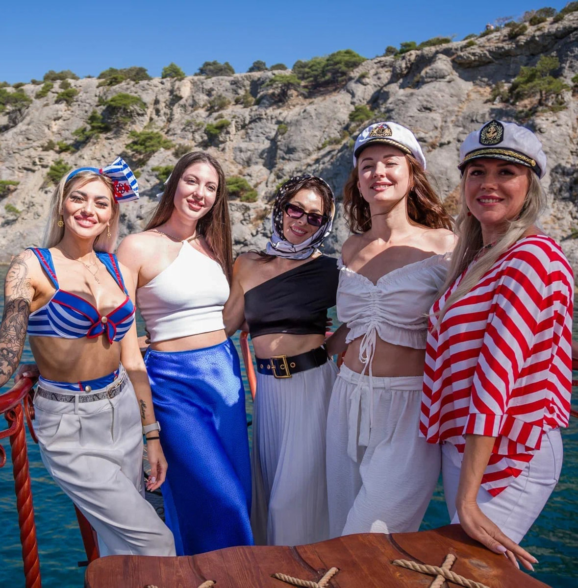 Берегите глаза, сейчас будет слепить! Слепить красотой наших участниц международного конкурса Mrs. Planet Eurasia — 2023. В этом году 33-й регион в Крыму представляли Яна Бирюкова и Светлана Лапшина. Две мамы из Владимира и Мурома взяли главные короны в двух номинациях, а еще завоевали дополнительные титулы.