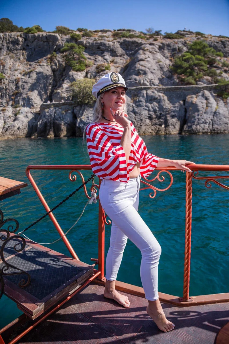 Берегите глаза, сейчас будет слепить! Слепить красотой наших участниц международного конкурса Mrs. Planet Eurasia — 2023. В этом году 33-й регион в Крыму представляли Яна Бирюкова и Светлана Лапшина. Две мамы из Владимира и Мурома взяли главные короны в двух номинациях, а еще завоевали дополнительные титулы.