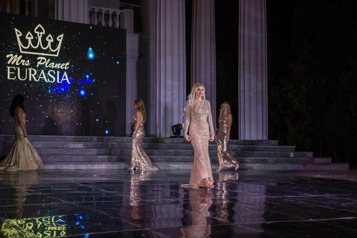 Берегите глаза, сейчас будет слепить! Слепить красотой наших участниц международного конкурса Mrs. Planet Eurasia — 2023. В этом году 33-й регион в Крыму представляли Яна Бирюкова и Светлана Лапшина. Две мамы из Владимира и Мурома взяли главные короны в двух номинациях, а еще завоевали дополнительные титулы.