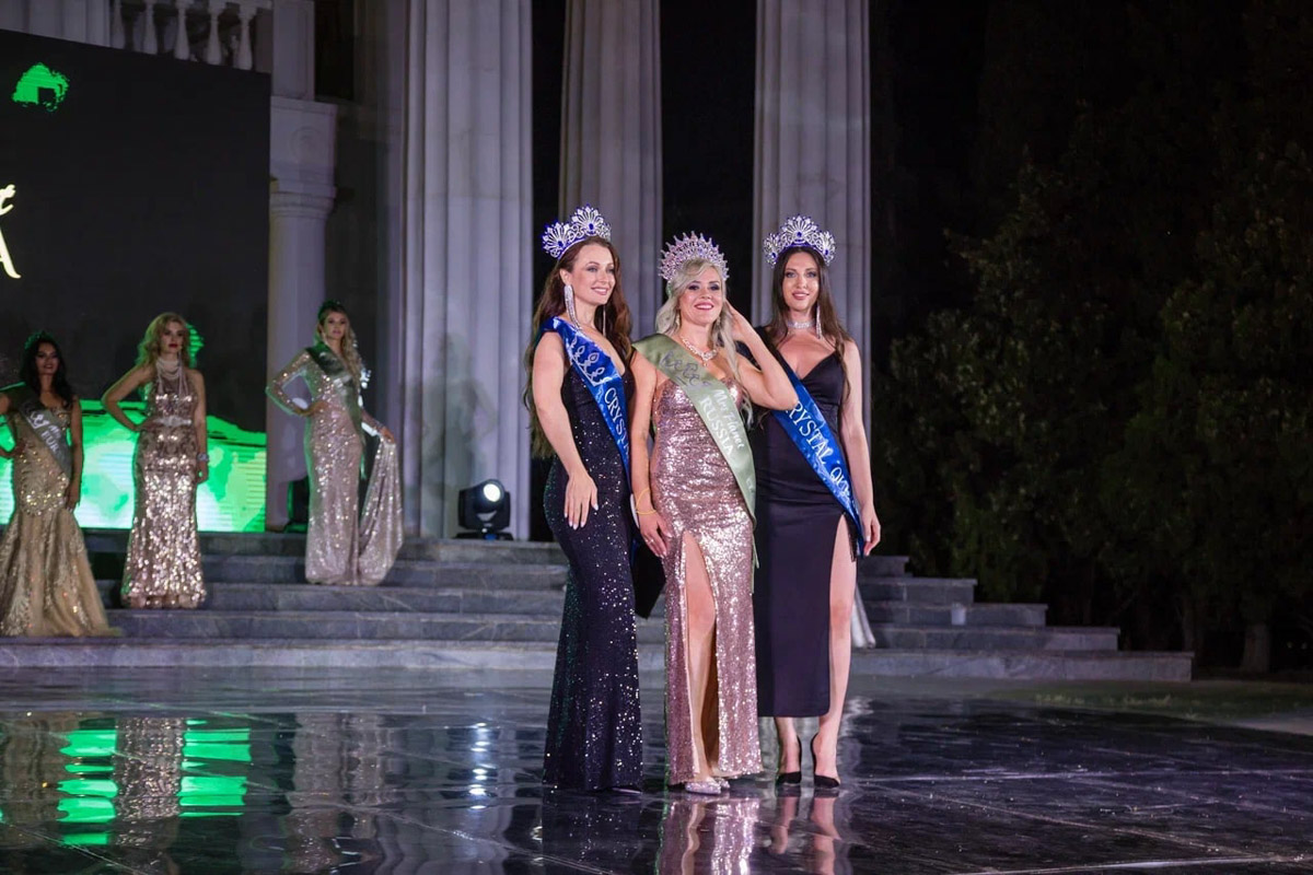 Берегите глаза, сейчас будет слепить! Слепить красотой наших участниц международного конкурса Mrs. Planet Eurasia — 2023. В этом году 33-й регион в Крыму представляли Яна Бирюкова и Светлана Лапшина. Две мамы из Владимира и Мурома взяли главные короны в двух номинациях, а еще завоевали дополнительные титулы.