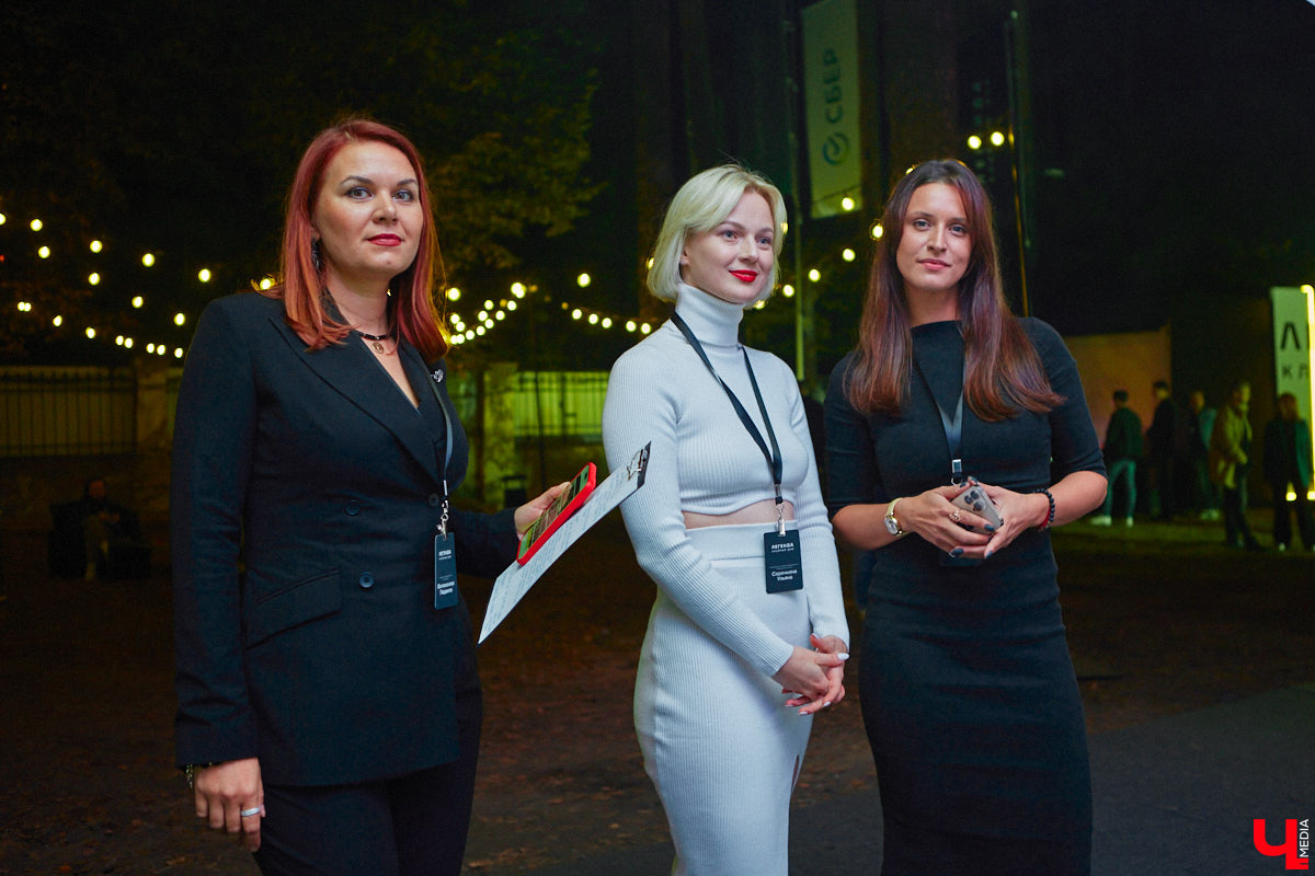 В Коврове состоялось поистине знаковое для города событие: презентация клубного дома на улице Чернышевского. Уже с первого взгляда на проект стало понятно: это будет не просто круто, а легендарно! Ступенчатый объем здания, закрытая зона отдыха на стилобате с фитнес-площадкой и лаунж-зоной, двухуровневые пентхаусы — это лишь часть того, что предлагает застройщик для комфорта будущих владельцев квартир.