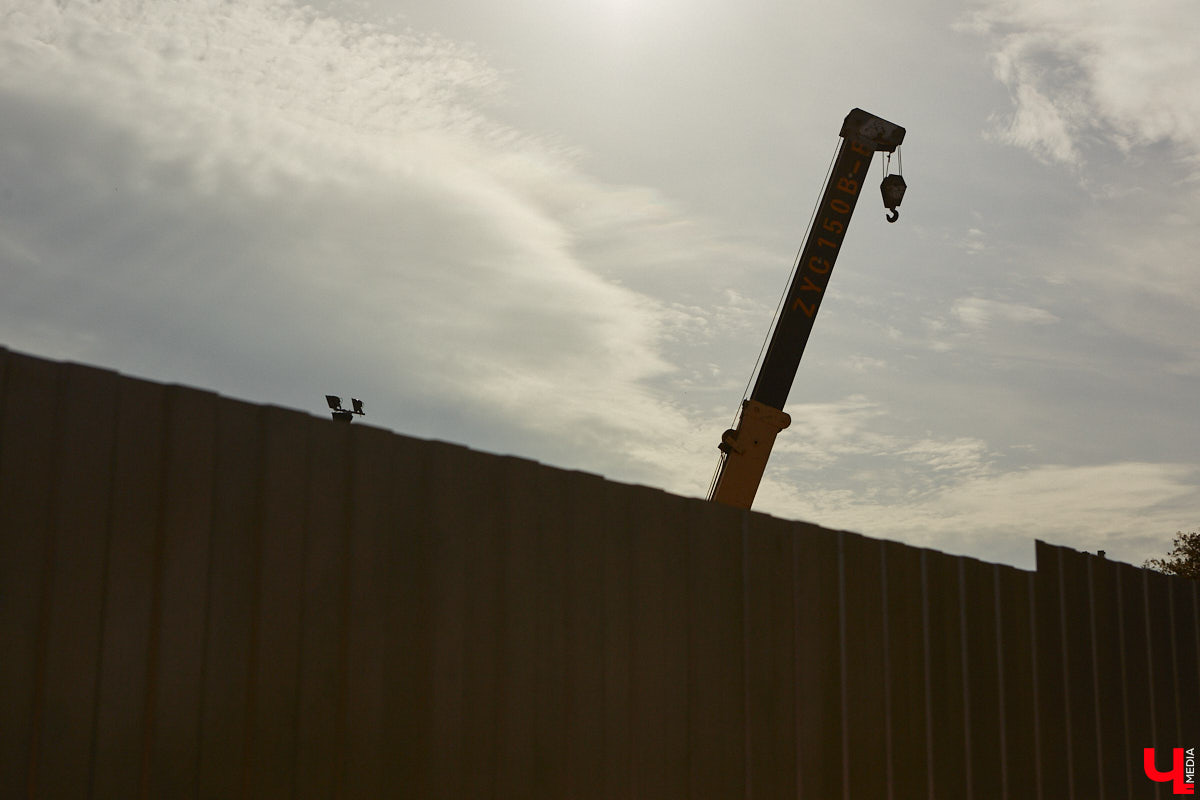На Студеной Горе во Владимире идет строительство нового отеля, некогда застывшего. Какое название он получит в итоге, еще неизвестно. Ясно одно: это будет точно не «Хилтон». Рассказываем, что уже успели сделать и к какому сроку гостиницу обещают достроить.