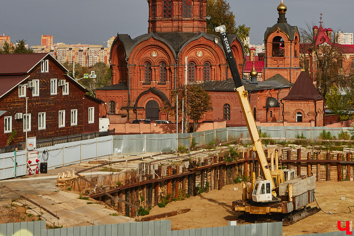 На Студеной Горе во Владимире идет строительство нового отеля, некогда застывшего. Какое название он получит в итоге, еще неизвестно. Ясно одно: это будет точно не «Хилтон». Рассказываем, что уже успели сделать и к какому сроку гостиницу обещают достроить.