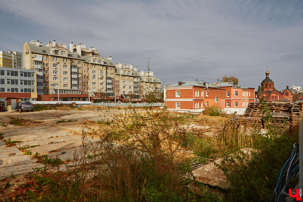 На Студеной Горе во Владимире идет строительство нового отеля, некогда застывшего. Какое название он получит в итоге, еще неизвестно. Ясно одно: это будет точно не «Хилтон». Рассказываем, что уже успели сделать и к какому сроку гостиницу обещают достроить.