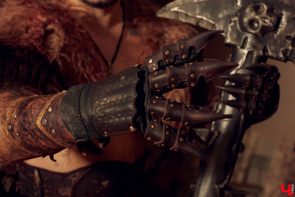 Ролевые игры — формат досуга для людей с фантазией. Тех, кто без проблем может перенестись в другую вселенную, а то и в несколько за сезон. Владимирец Олег Тютин за 15 лет сменил более десятка, в числе которых фэнтези-сеттинг Warhammer и постап-мир «Ареал». Костюмы, в которых он ищет опасные аномалии и участвует в штурмах, герой продемонстрировал «Ключ-Медиа».