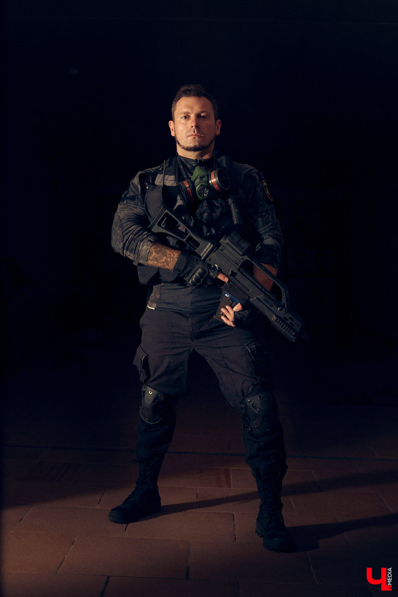 Ролевые игры — формат досуга для людей с фантазией. Тех, кто без проблем может перенестись в другую вселенную, а то и в несколько за сезон. Владимирец Олег Тютин за 15 лет сменил более десятка, в числе которых фэнтези-сеттинг Warhammer и постап-мир «Ареал». Костюмы, в которых он ищет опасные аномалии и участвует в штурмах, герой продемонстрировал «Ключ-Медиа».