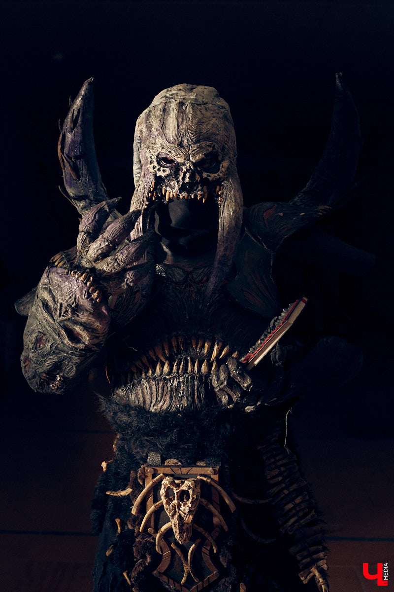 Ролевые игры — формат досуга для людей с фантазией. Тех, кто без проблем может перенестись в другую вселенную, а то и в несколько за сезон. Владимирец Олег Тютин за 15 лет сменил более десятка, в числе которых фэнтези-сеттинг Warhammer и постап-мир «Ареал». Костюмы, в которых он ищет опасные аномалии и участвует в штурмах, герой продемонстрировал «Ключ-Медиа».