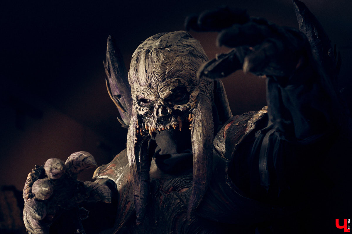 Ролевые игры — формат досуга для людей с фантазией. Тех, кто без проблем может перенестись в другую вселенную, а то и в несколько за сезон. Владимирец Олег Тютин за 15 лет сменил более десятка, в числе которых фэнтези-сеттинг Warhammer и постап-мир «Ареал». Костюмы, в которых он ищет опасные аномалии и участвует в штурмах, герой продемонстрировал «Ключ-Медиа».