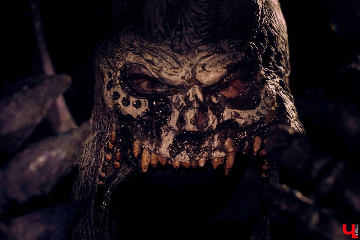 Ролевые игры — формат досуга для людей с фантазией. Тех, кто без проблем может перенестись в другую вселенную, а то и в несколько за сезон. Владимирец Олег Тютин за 15 лет сменил более десятка, в числе которых фэнтези-сеттинг Warhammer и постап-мир «Ареал». Костюмы, в которых он ищет опасные аномалии и участвует в штурмах, герой продемонстрировал «Ключ-Медиа».