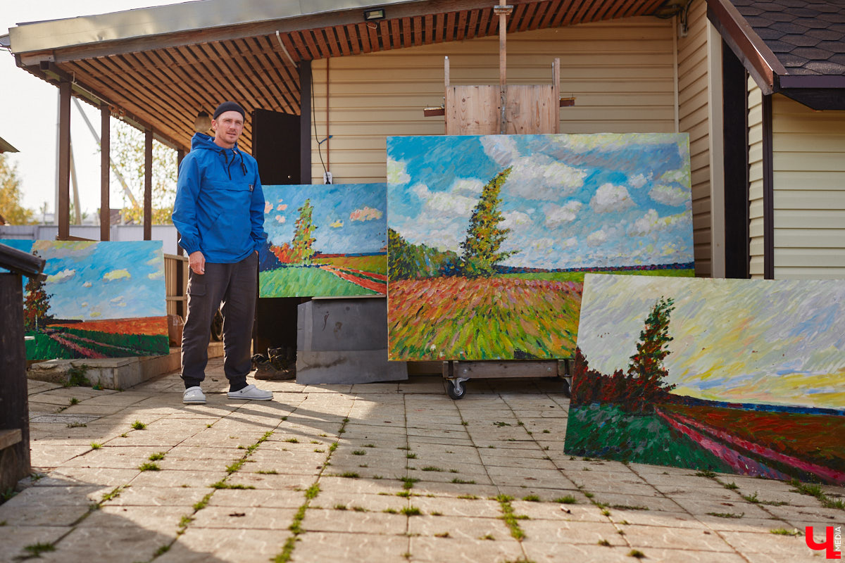 Однажды в общественном транспорте две женщины громко спорили, где растут самые вкусные яблоки. Одна говорила, что в МЮДе, другая уверяла, что в поселке Садовом. И обе оказались правы. Что еще интересного есть в этом районе, на сегодняшней экскурсии нам поведал местный художник Антон Ёжкин.