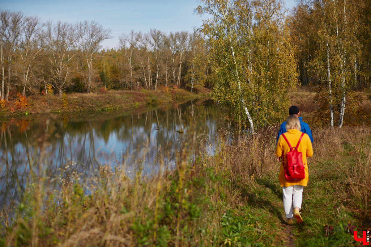 Однажды в общественном транспорте две женщины громко спорили, где растут самые вкусные яблоки. Одна говорила, что в МЮДе, другая уверяла, что в поселке Садовом. И обе оказались правы. Что еще интересного есть в этом районе, на сегодняшней экскурсии нам поведал местный художник Антон Ёжкин.