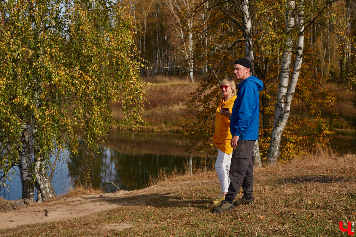 Однажды в общественном транспорте две женщины громко спорили, где растут самые вкусные яблоки. Одна говорила, что в МЮДе, другая уверяла, что в поселке Садовом. И обе оказались правы. Что еще интересного есть в этом районе, на сегодняшней экскурсии нам поведал местный художник Антон Ёжкин.