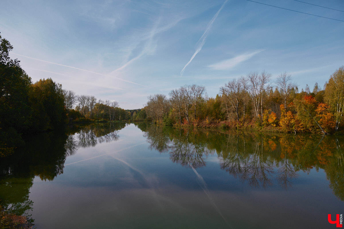 Однажды в общественном транспорте две женщины громко спорили, где растут самые вкусные яблоки. Одна говорила, что в МЮДе, другая уверяла, что в поселке Садовом. И обе оказались правы. Что еще интересного есть в этом районе, на сегодняшней экскурсии нам поведал местный художник Антон Ёжкин.