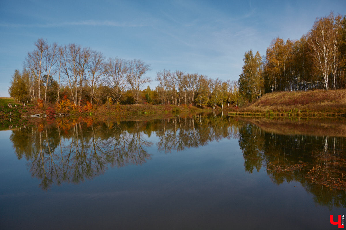 Однажды в общественном транспорте две женщины громко спорили, где растут самые вкусные яблоки. Одна говорила, что в МЮДе, другая уверяла, что в поселке Садовом. И обе оказались правы. Что еще интересного есть в этом районе, на сегодняшней экскурсии нам поведал местный художник Антон Ёжкин.