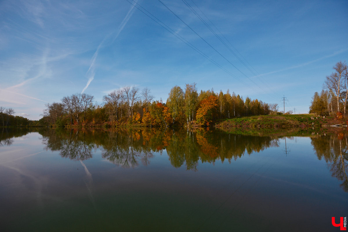 Однажды в общественном транспорте две женщины громко спорили, где растут самые вкусные яблоки. Одна говорила, что в МЮДе, другая уверяла, что в поселке Садовом. И обе оказались правы. Что еще интересного есть в этом районе, на сегодняшней экскурсии нам поведал местный художник Антон Ёжкин.