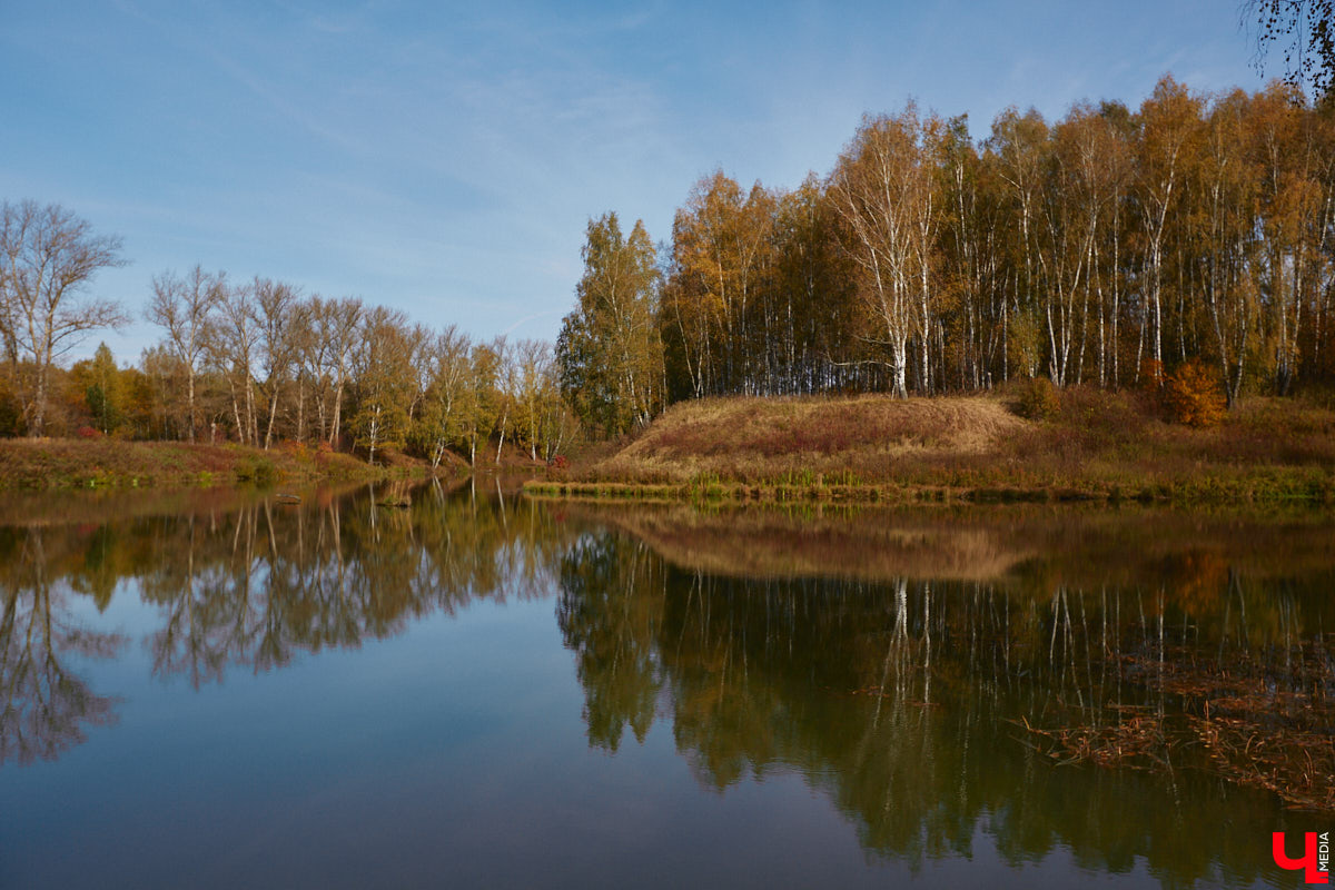 Однажды в общественном транспорте две женщины громко спорили, где растут самые вкусные яблоки. Одна говорила, что в МЮДе, другая уверяла, что в поселке Садовом. И обе оказались правы. Что еще интересного есть в этом районе, на сегодняшней экскурсии нам поведал местный художник Антон Ёжкин.