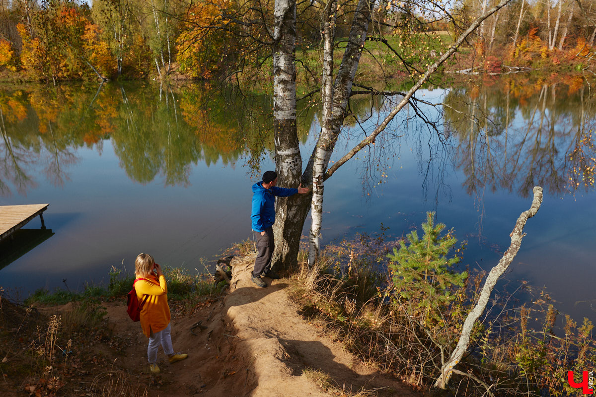 Однажды в общественном транспорте две женщины громко спорили, где растут самые вкусные яблоки. Одна говорила, что в МЮДе, другая уверяла, что в поселке Садовом. И обе оказались правы. Что еще интересного есть в этом районе, на сегодняшней экскурсии нам поведал местный художник Антон Ёжкин.
