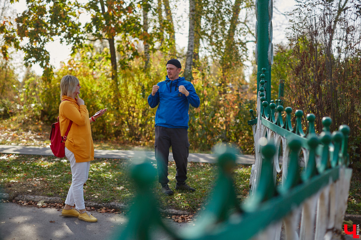 Однажды в общественном транспорте две женщины громко спорили, где растут самые вкусные яблоки. Одна говорила, что в МЮДе, другая уверяла, что в поселке Садовом. И обе оказались правы. Что еще интересного есть в этом районе, на сегодняшней экскурсии нам поведал местный художник Антон Ёжкин.