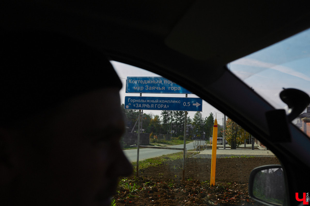 Однажды в общественном транспорте две женщины громко спорили, где растут самые вкусные яблоки. Одна говорила, что в МЮДе, другая уверяла, что в поселке Садовом. И обе оказались правы. Что еще интересного есть в этом районе, на сегодняшней экскурсии нам поведал местный художник Антон Ёжкин.