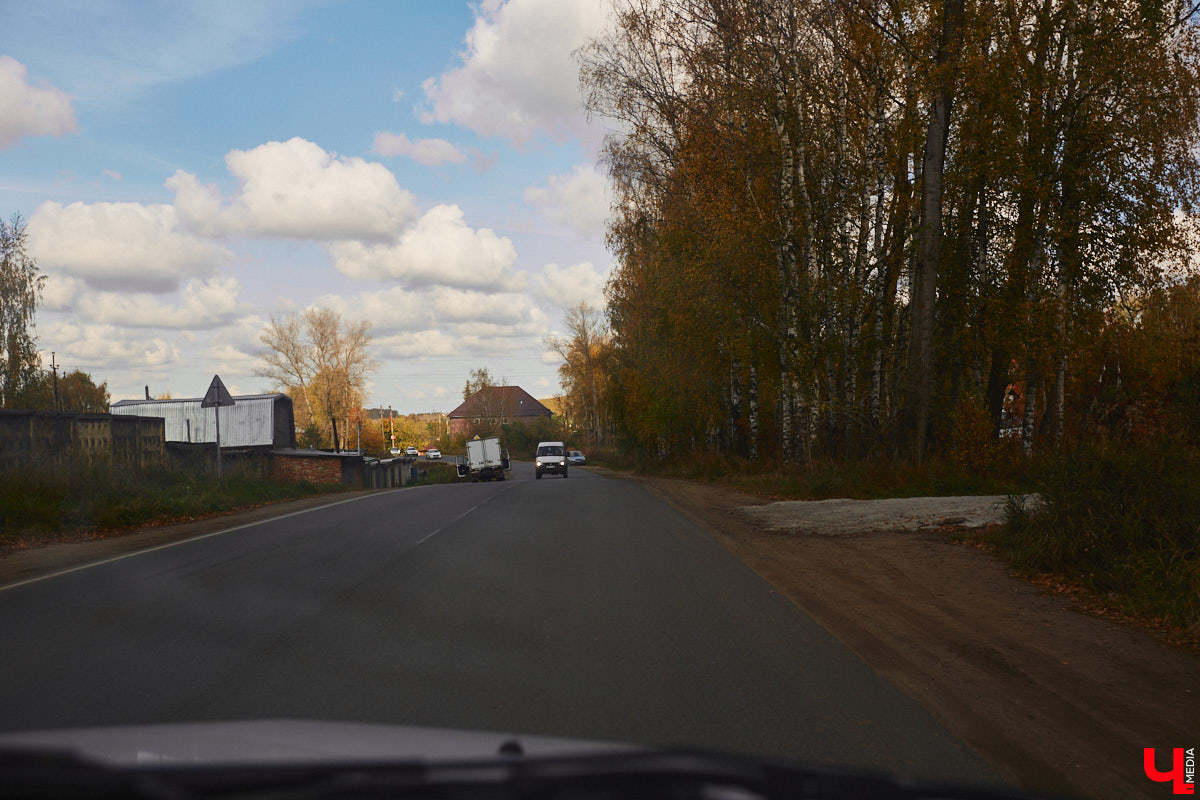 Однажды в общественном транспорте две женщины громко спорили, где растут самые вкусные яблоки. Одна говорила, что в МЮДе, другая уверяла, что в поселке Садовом. И обе оказались правы. Что еще интересного есть в этом районе, на сегодняшней экскурсии нам поведал местный художник Антон Ёжкин.