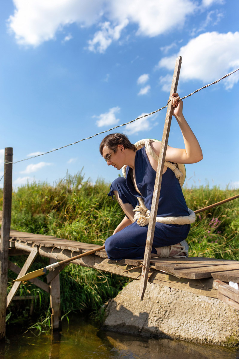 Участники косплей-команды из Владимирской области организовали фотосессию на тему популярного аниме. Все костюмы ребята сделали своими руками. В результате персонажи «Доктора Стоуна» материализовались прямо на берегу реки Клязьмы.