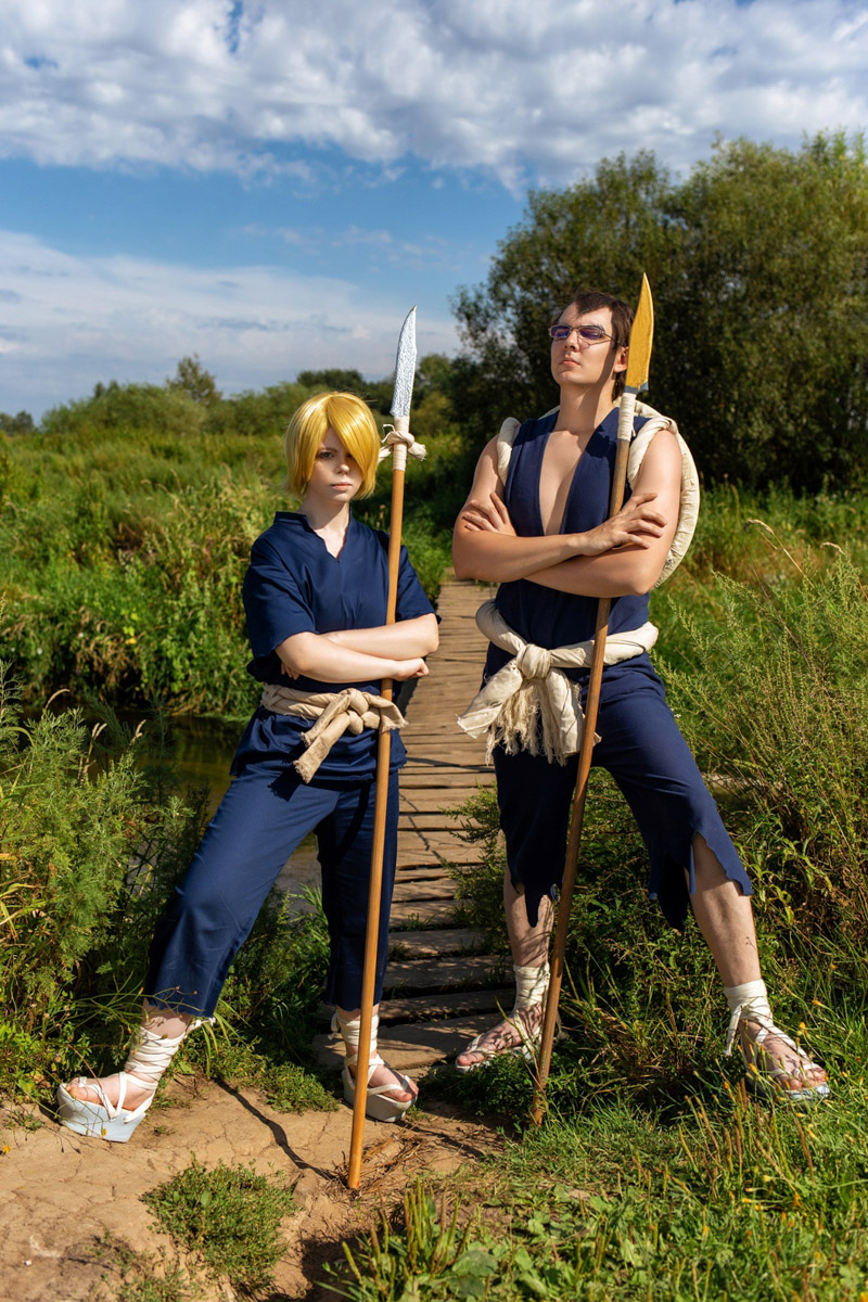 Участники косплей-команды из Владимирской области организовали фотосессию на тему популярного аниме. Все костюмы ребята сделали своими руками. В результате персонажи «Доктора Стоуна» материализовались прямо на берегу реки Клязьмы.