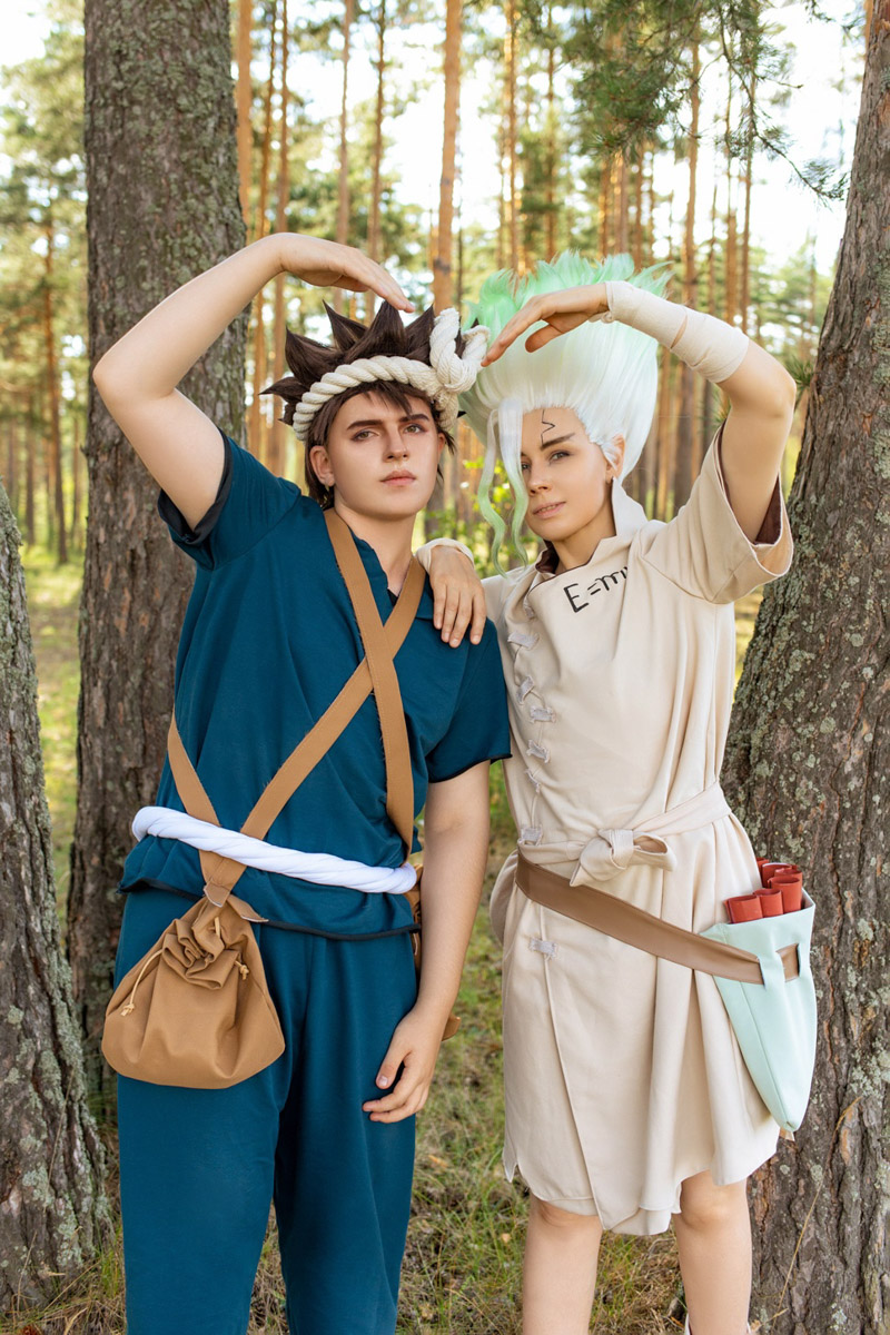 Участники косплей-команды из Владимирской области организовали фотосессию на тему популярного аниме. Все костюмы ребята сделали своими руками. В результате персонажи «Доктора Стоуна» материализовались прямо на берегу реки Клязьмы.