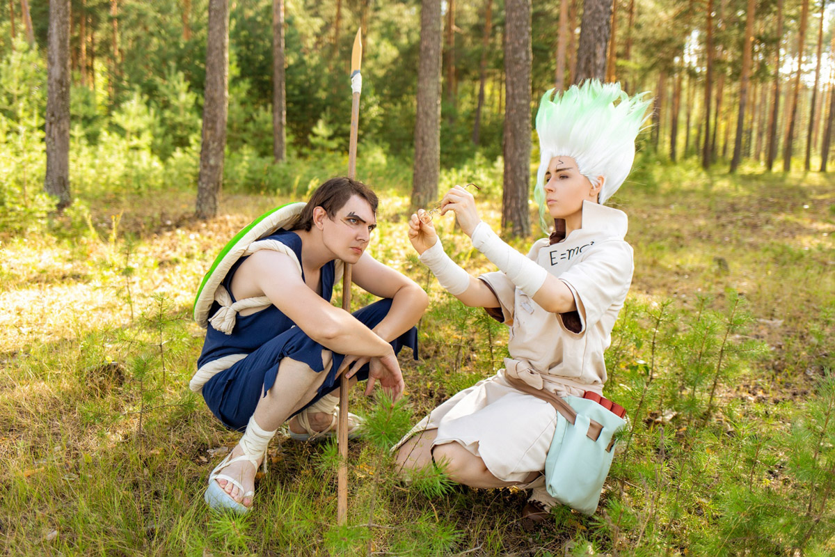 Участники косплей-команды из Владимирской области организовали фотосессию на тему популярного аниме. Все костюмы ребята сделали своими руками. В результате персонажи «Доктора Стоуна» материализовались прямо на берегу реки Клязьмы.