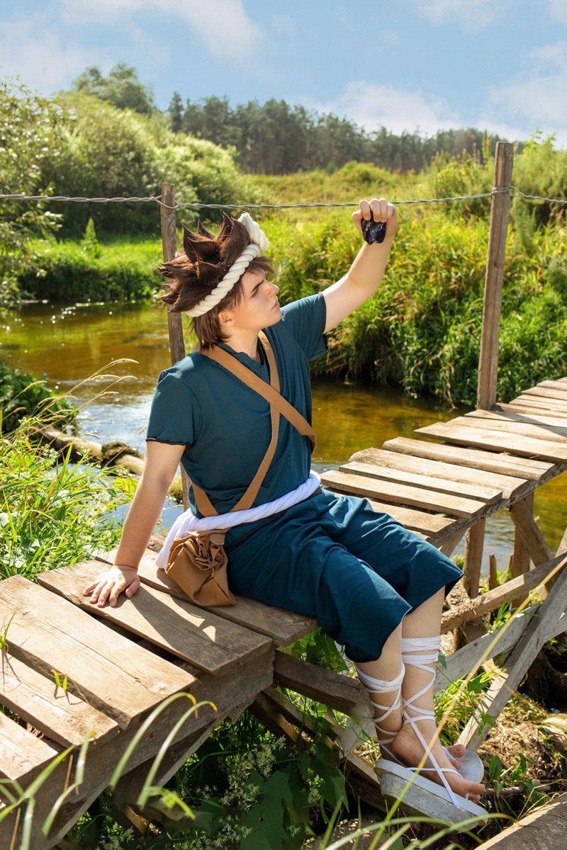 Участники косплей-команды из Владимирской области организовали фотосессию на тему популярного аниме. Все костюмы ребята сделали своими руками. В результате персонажи «Доктора Стоуна» материализовались прямо на берегу реки Клязьмы.