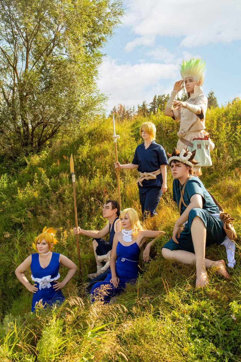 Участники косплей-команды из Владимирской области организовали фотосессию на тему популярного аниме. Все костюмы ребята сделали своими руками. В результате персонажи «Доктора Стоуна» материализовались прямо на берегу реки Клязьмы.