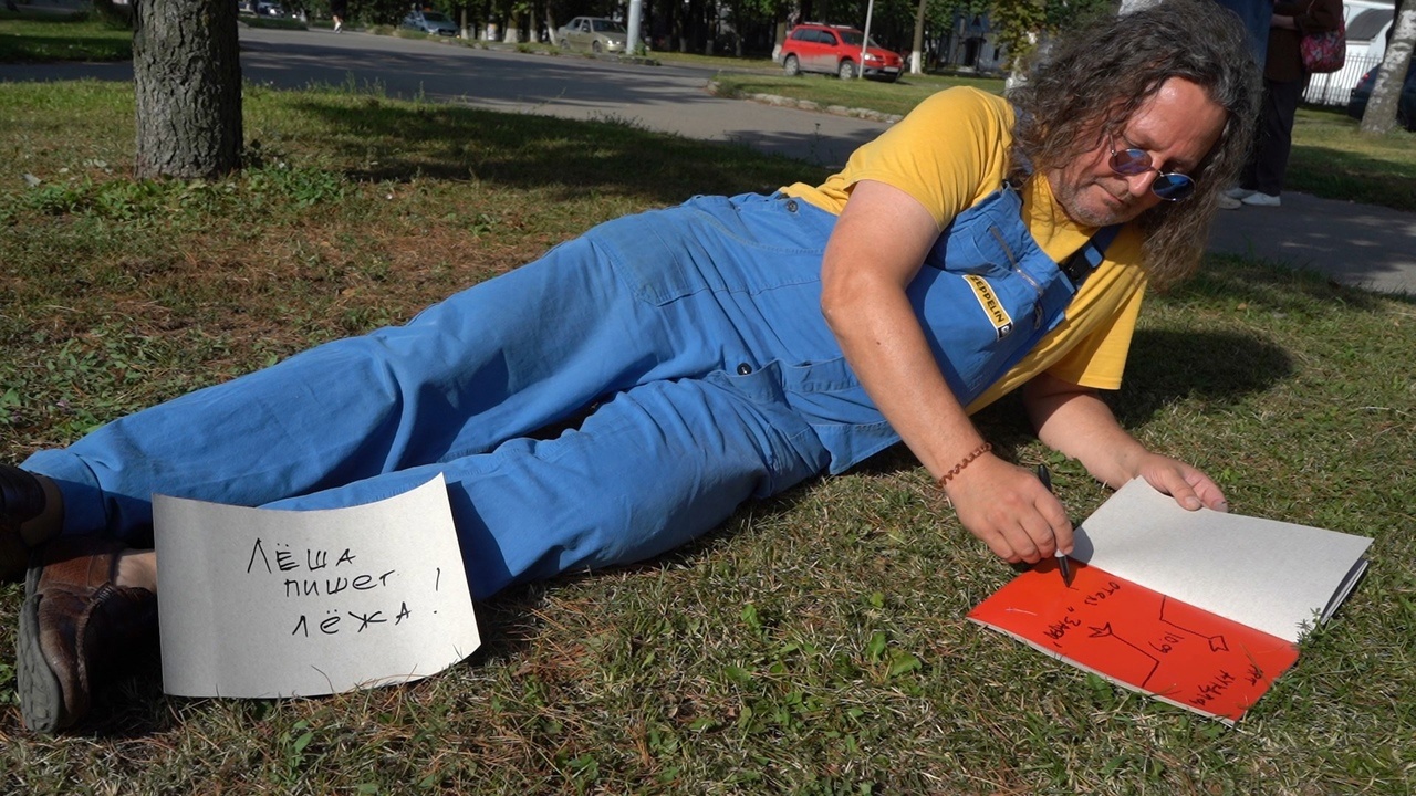 Две творческие личности ;— владимирский музыкант и ;режиссер Сергей Миляев, а ;также художник и ;бывший участник питерской группы «Новые композиторы» Алексей Кушнаренко ;— решили взять на ;себя миссию главных идеологов направления «новый футуризм» в ;современной живописи. И ;для старта проекта был выбран именно наш город.