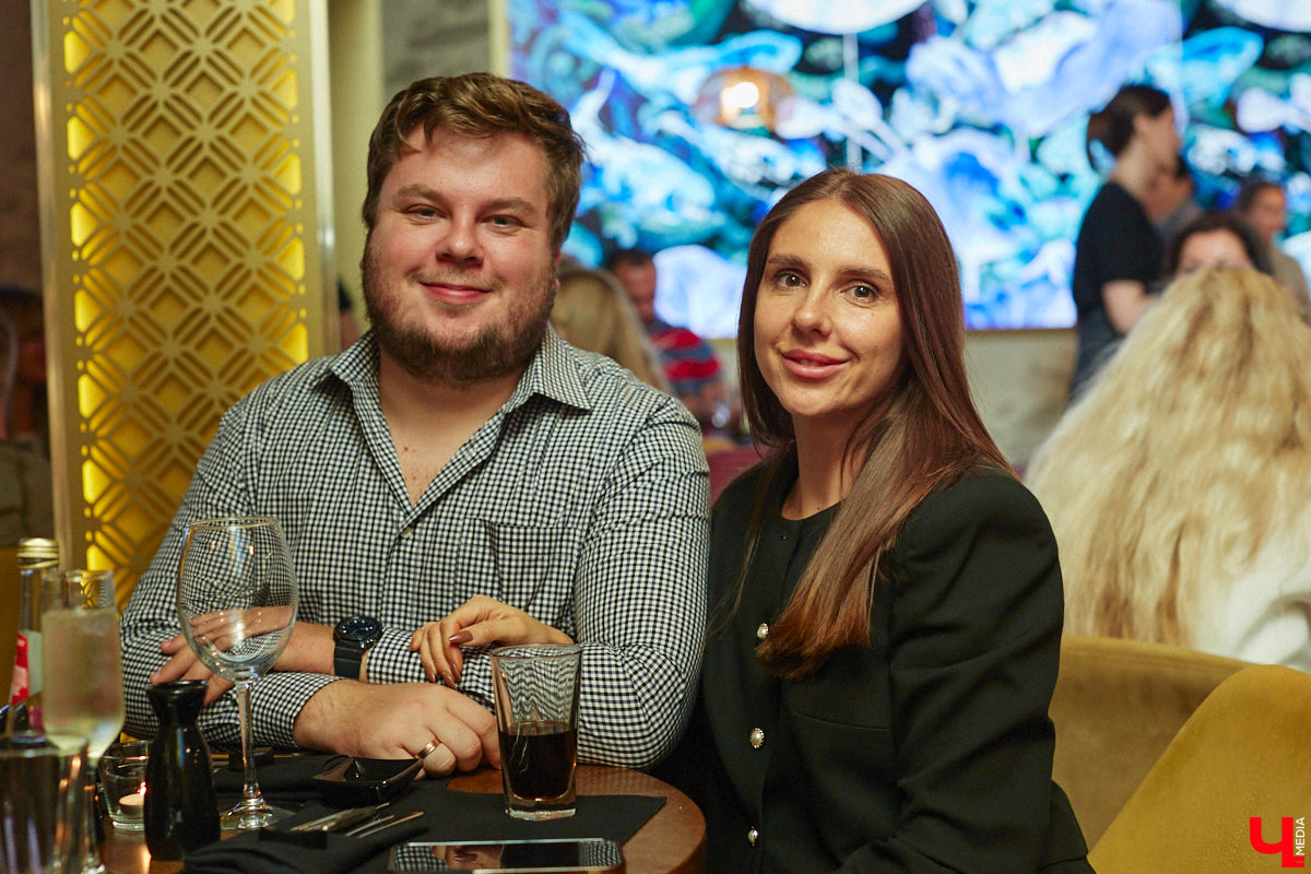 Только представьте: огромную рыбину весом в 60 килограммов, выловленную в водах Индийского океана у берегов Шри-Ланки, меньше чем за сутки доставили на самолете в Москву, чтобы вечером следующего дня владимирские гурманы смогли насладиться ее вкусом. Подробности этого уникального для гастрономической жизни города события в фоторепортаже «Ключ-Медиа».