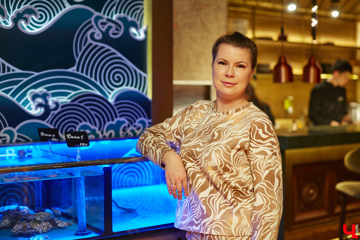 Только представьте: огромную рыбину весом в 60 килограммов, выловленную в водах Индийского океана у берегов Шри-Ланки, меньше чем за сутки доставили на самолете в Москву, чтобы вечером следующего дня владимирские гурманы смогли насладиться ее вкусом. Подробности этого уникального для гастрономической жизни города события в фоторепортаже «Ключ-Медиа».