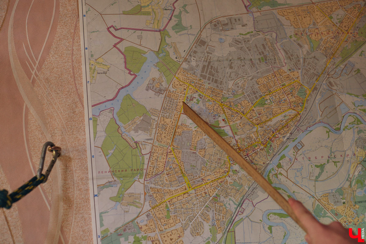 Наукой можно заниматься где угодно. Владимирец Вячеслав Мальцев и его друзья познают окружающий мир в обычной квартире. Там они ставят эксперименты, проводят опыты и разрабатывают интересные, а порой важные для будущего человечества вещи. «Ключ-Медиа» заглянул к ребятам в гости и узнал побольше об их перспективных проектах. Например, о создании биоэлектричества, «вечной батарейки» и трехметрового электросамоката.