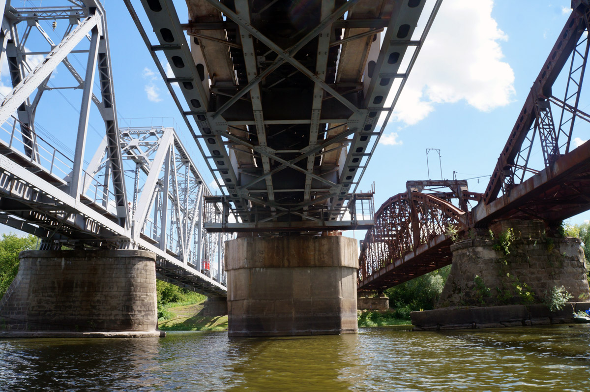 Заброшенные объекты могут вызывать разные эмоции. Архитектор из Владимира Анастасия Егорова находит в них свою прелесть. Она исследует в путешествиях по России и ближнему зарубежью отданные во власть природе здания, сооружения и комплексы. О самых мрачно-прекрасных турнаходках девушка поведала нашему изданию.