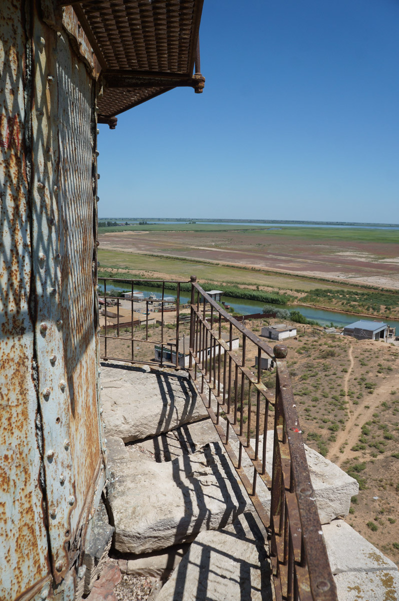 Заброшенные объекты могут вызывать разные эмоции. Архитектор из Владимира Анастасия Егорова находит в них свою прелесть. Она исследует в путешествиях по России и ближнему зарубежью отданные во власть природе здания, сооружения и комплексы. О самых мрачно-прекрасных турнаходках девушка поведала нашему изданию.