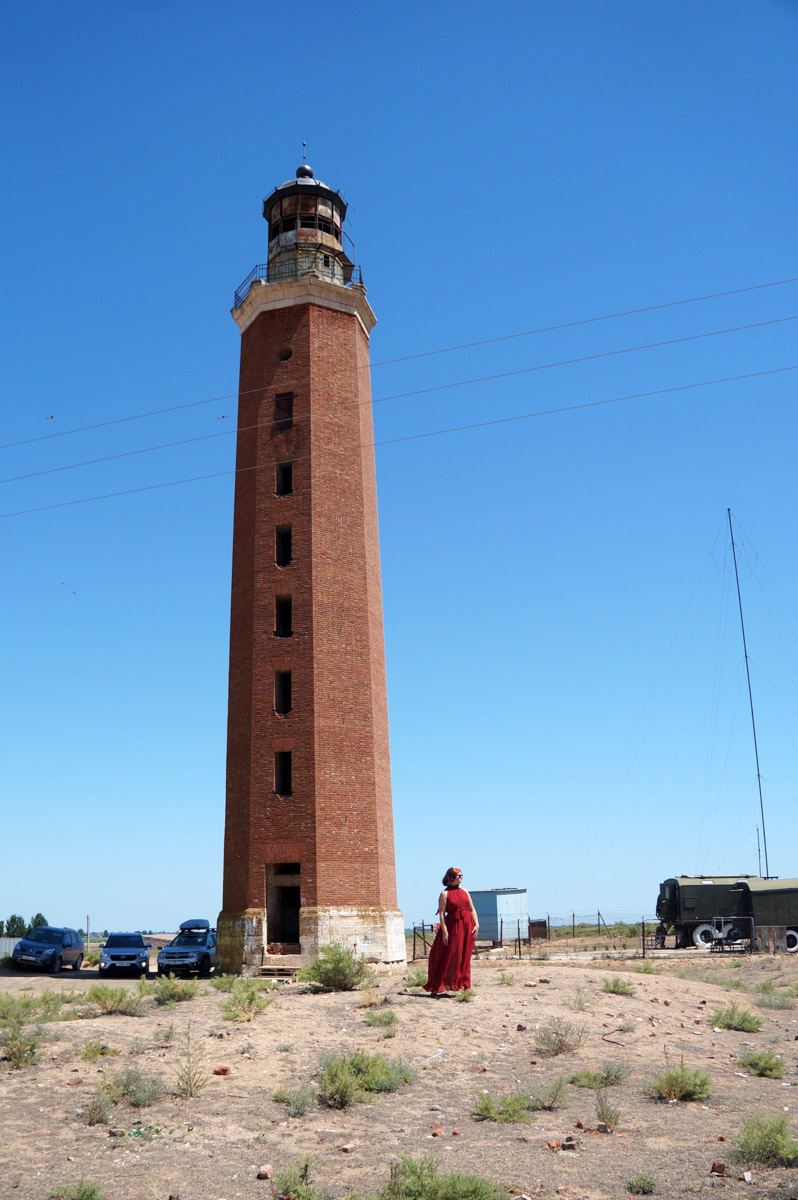 Заброшенные объекты могут вызывать разные эмоции. Архитектор из Владимира Анастасия Егорова находит в них свою прелесть. Она исследует в путешествиях по России и ближнему зарубежью отданные во власть природе здания, сооружения и комплексы. О самых мрачно-прекрасных турнаходках девушка поведала нашему изданию.