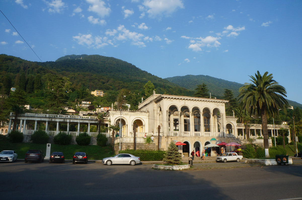 Заброшенные объекты могут вызывать разные эмоции. Архитектор из Владимира Анастасия Егорова находит в них свою прелесть. Она исследует в путешествиях по России и ближнему зарубежью отданные во власть природе здания, сооружения и комплексы. О самых мрачно-прекрасных турнаходках девушка поведала нашему изданию.