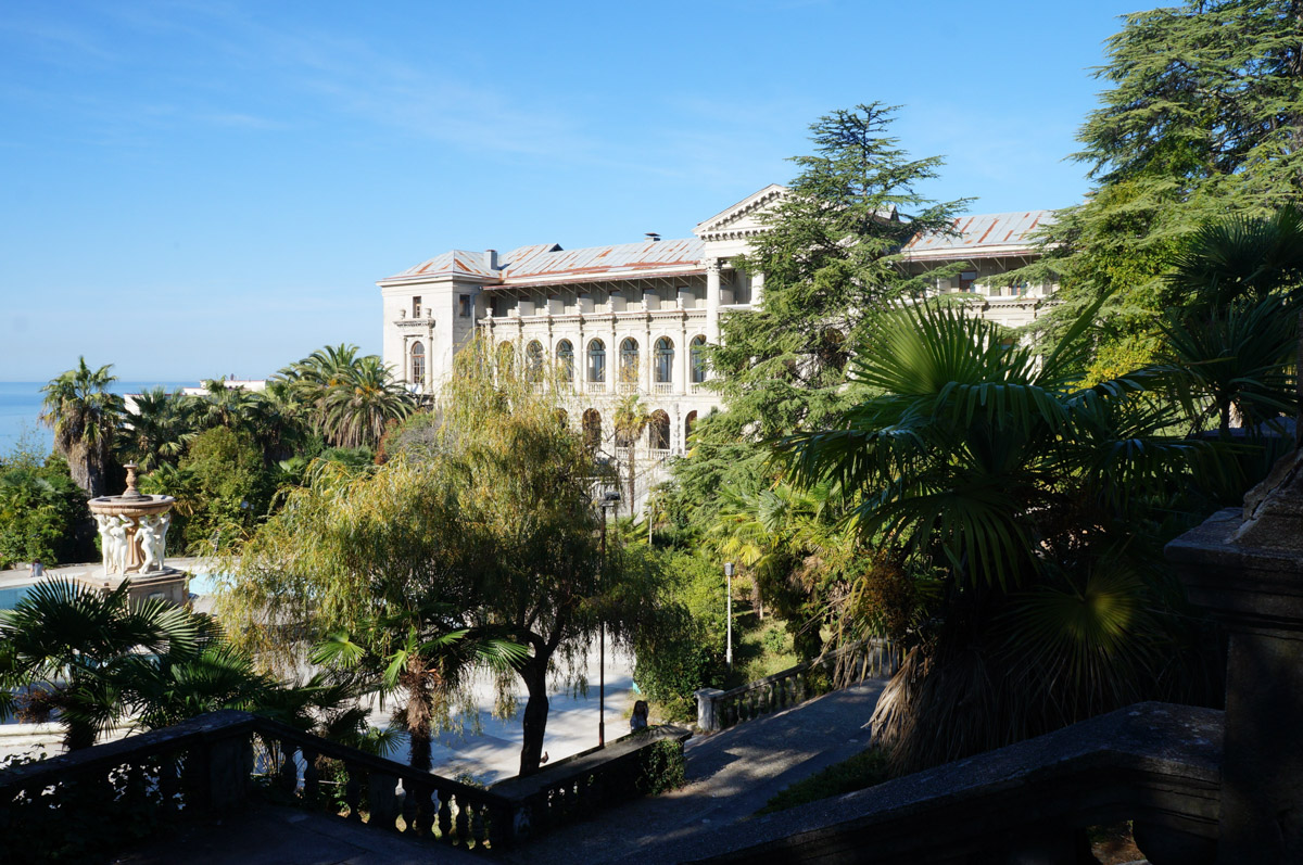 Заброшенные объекты могут вызывать разные эмоции. Архитектор из Владимира Анастасия Егорова находит в них свою прелесть. Она исследует в путешествиях по России и ближнему зарубежью отданные во власть природе здания, сооружения и комплексы. О самых мрачно-прекрасных турнаходках девушка поведала нашему изданию.