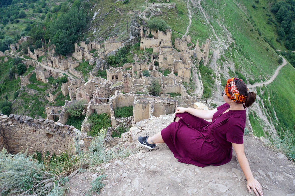 Заброшенные объекты могут вызывать разные эмоции. Архитектор из Владимира Анастасия Егорова находит в них свою прелесть. Она исследует в путешествиях по России и ближнему зарубежью отданные во власть природе здания, сооружения и комплексы. О самых мрачно-прекрасных турнаходках девушка поведала нашему изданию.