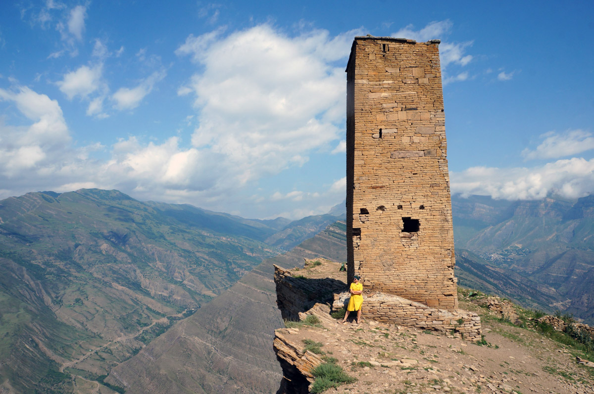 Заброшенные объекты могут вызывать разные эмоции. Архитектор из Владимира Анастасия Егорова находит в них свою прелесть. Она исследует в путешествиях по России и ближнему зарубежью отданные во власть природе здания, сооружения и комплексы. О самых мрачно-прекрасных турнаходках девушка поведала нашему изданию.