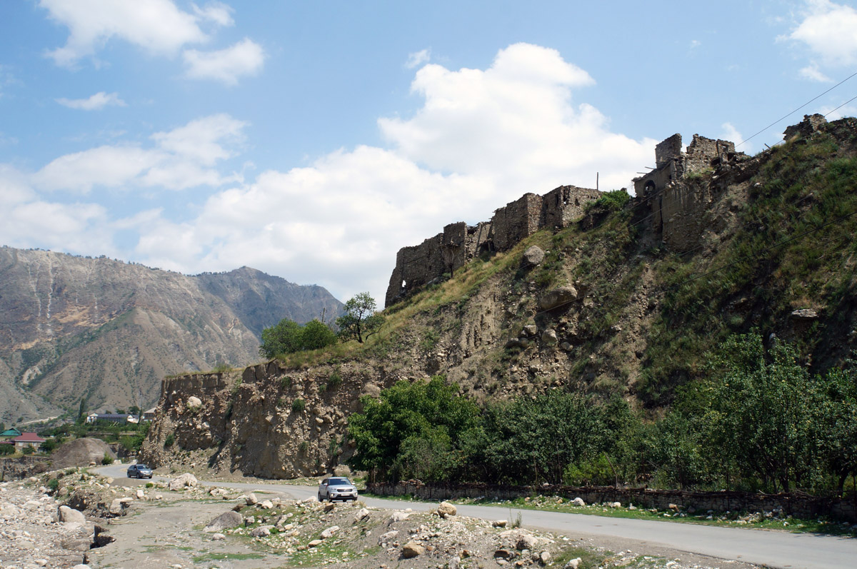 Заброшенные объекты могут вызывать разные эмоции. Архитектор из Владимира Анастасия Егорова находит в них свою прелесть. Она исследует в путешествиях по России и ближнему зарубежью отданные во власть природе здания, сооружения и комплексы. О самых мрачно-прекрасных турнаходках девушка поведала нашему изданию.