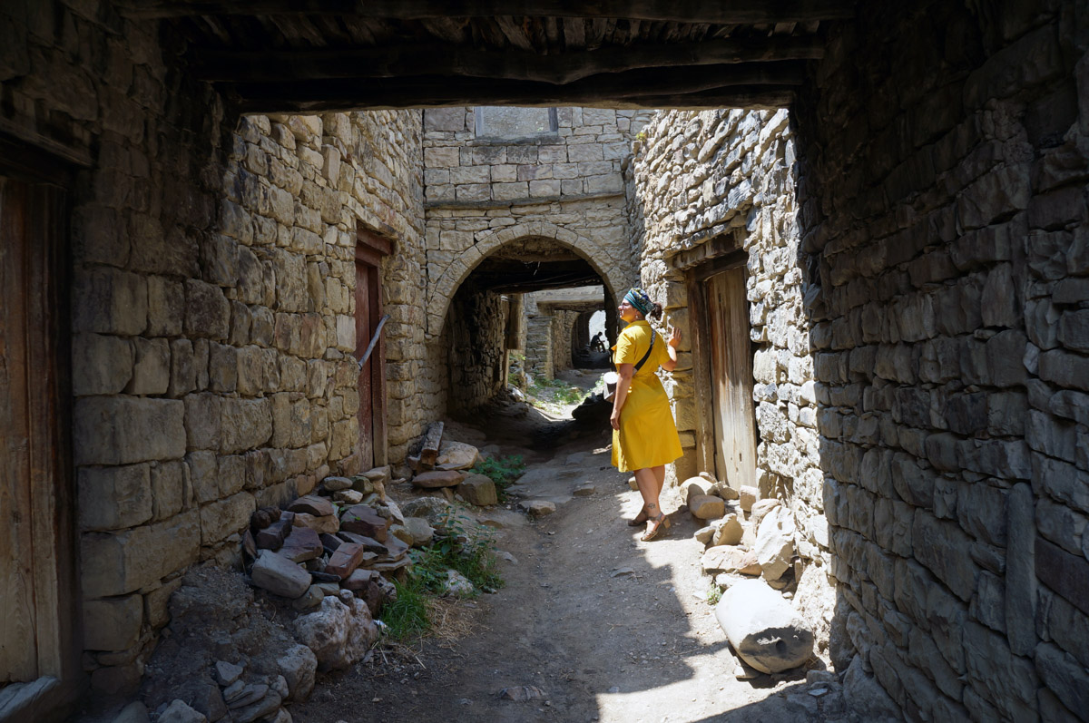 Заброшенные объекты могут вызывать разные эмоции. Архитектор из Владимира Анастасия Егорова находит в них свою прелесть. Она исследует в путешествиях по России и ближнему зарубежью отданные во власть природе здания, сооружения и комплексы. О самых мрачно-прекрасных турнаходках девушка поведала нашему изданию.