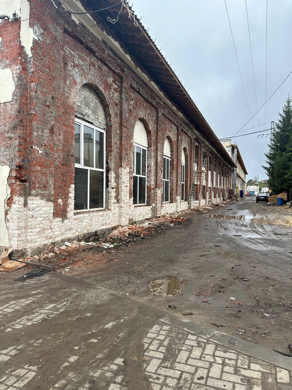 Театральное товарищество «Завод» готовится удивить зрителей новой версией нашумевшей два года назад постановки «Чернобыль. Путешествие с ангелом». И если ее суть останется без изменений, то вот место действия будет совершенно иным, что для спектакля-мистерии имеет определяющее значение.