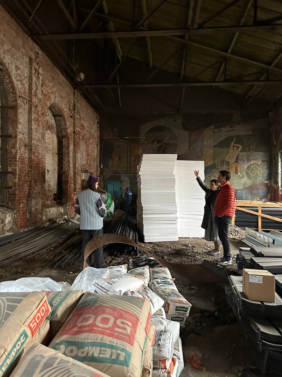 Театральное товарищество «Завод» готовится удивить зрителей новой версией нашумевшей два года назад постановки «Чернобыль. Путешествие с ангелом». И если ее суть останется без изменений, то вот место действия будет совершенно иным, что для спектакля-мистерии имеет определяющее значение.